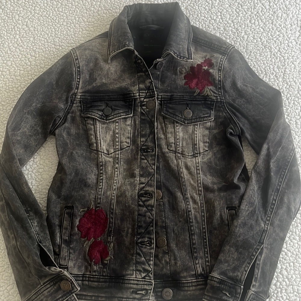⚪️Super cool, flower jean jacket XS from Aeropostale